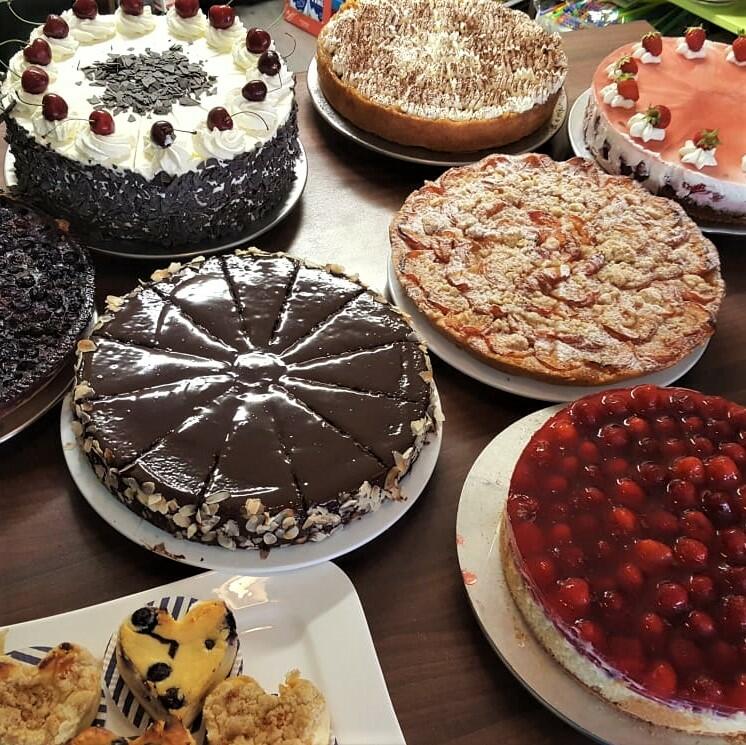 Hausgemachte Kuchen und Toten immer frisch