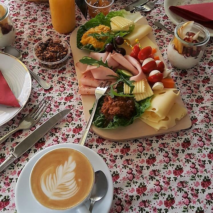 Leckeres Frühstück geniessen