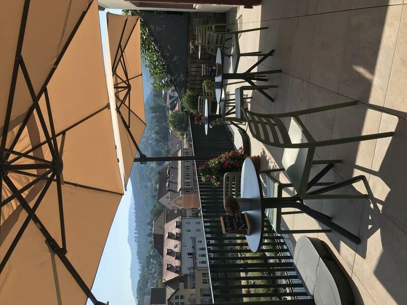 Terrasse mit Blick auf die Murg und Gernsbach